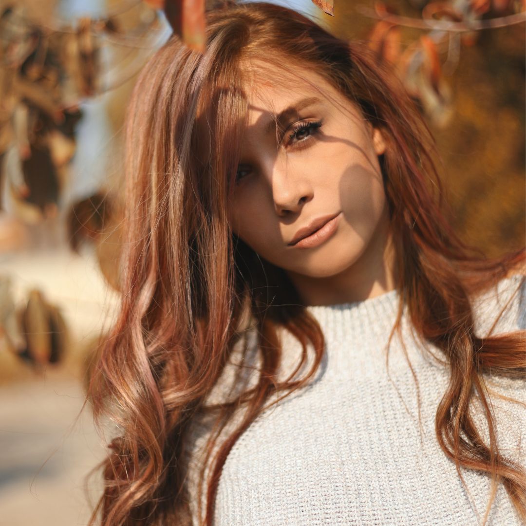 Woman with a fall hair colors and a blow dry.